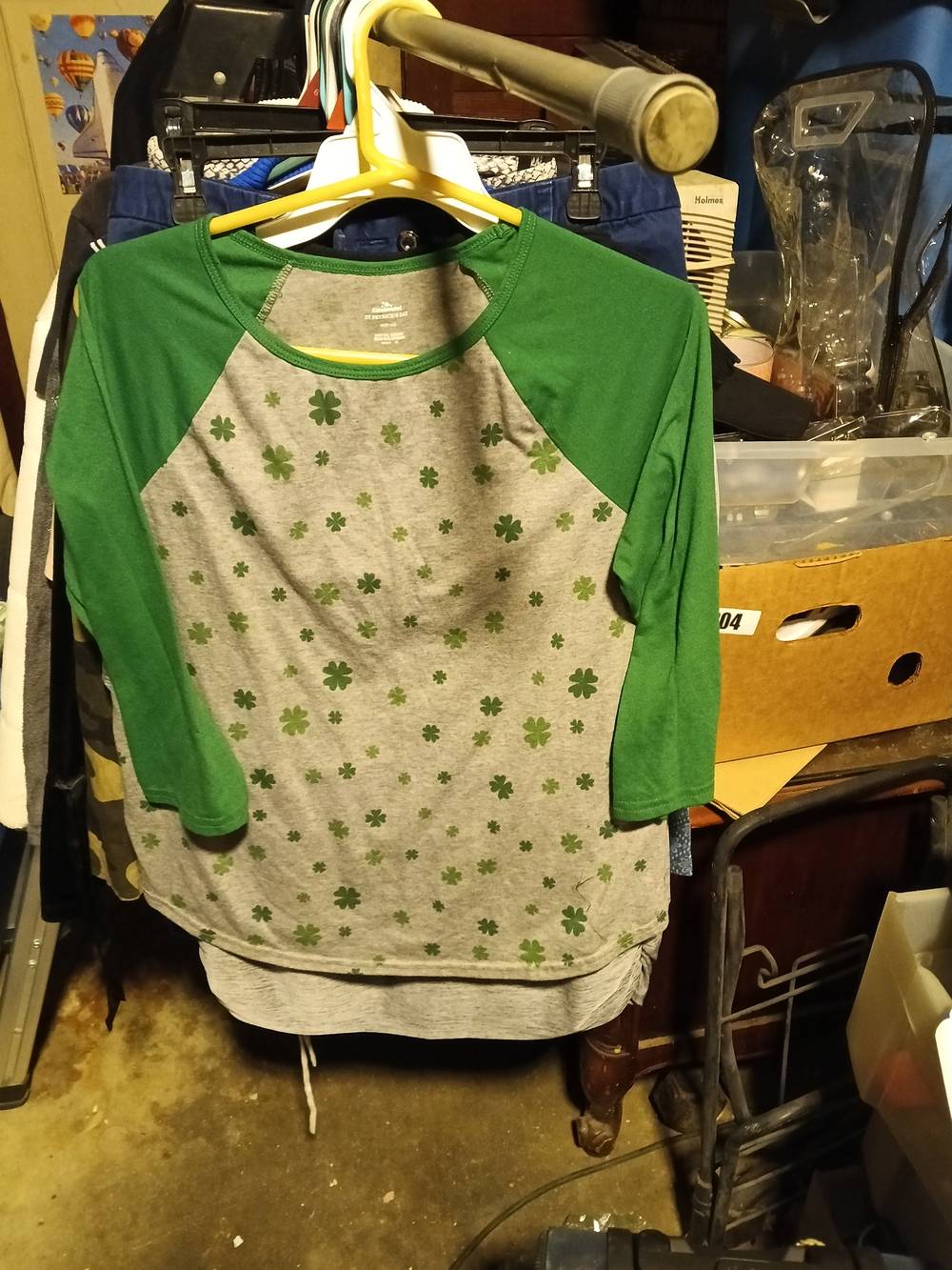 Women’s Gray & Green Raglan Long Sleeve Tee with Clover Print